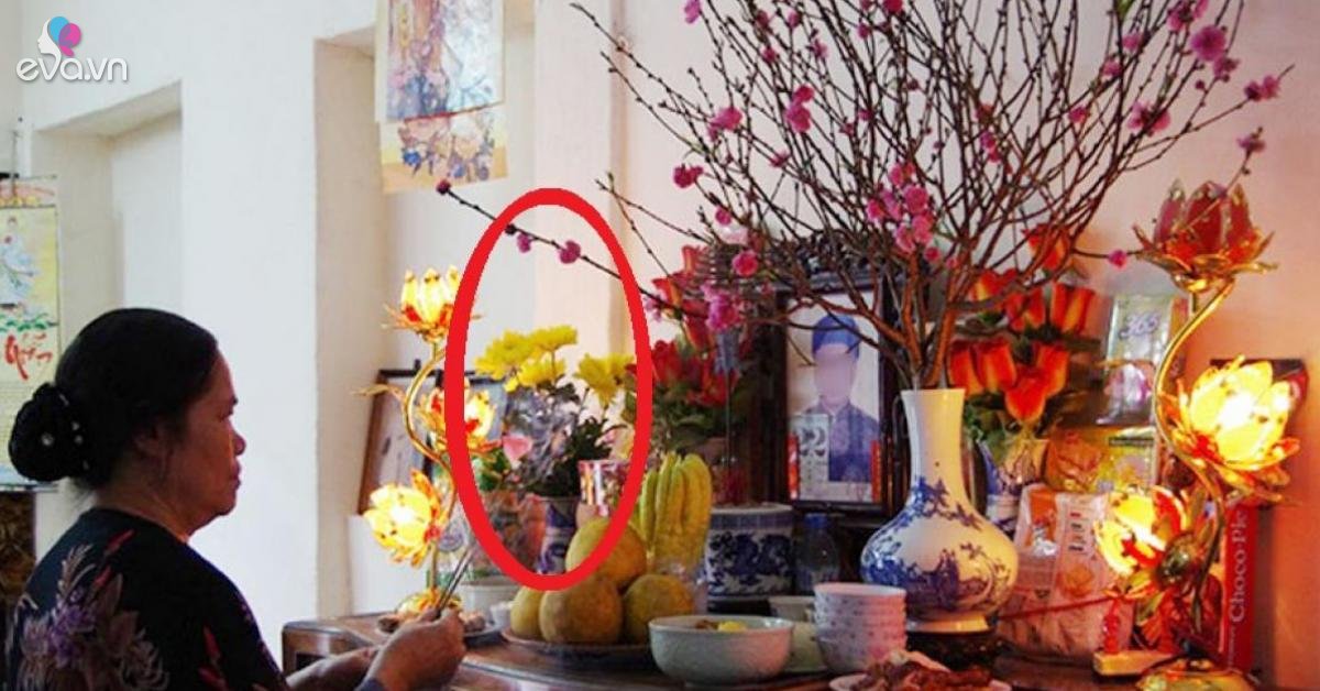Trên bàn thờ có 3 nên đặt và 2 không được thiếu: Rất nhiều nhà đã làm sai!