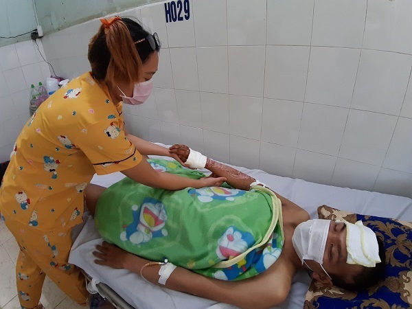 Em Phạm Đình Phước được bạn đọc tiếp sức Em Phạm Đình Phước được bạn đọc tiếp sức