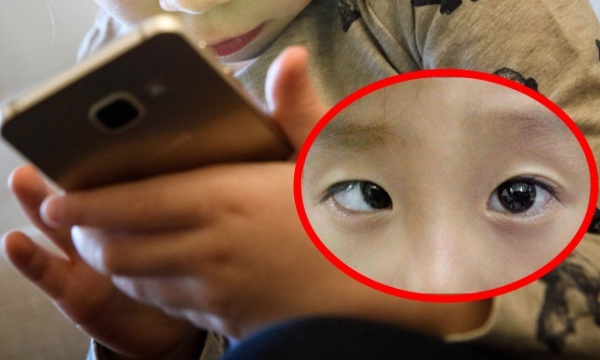 Trẻ xem nhiều điện thoại có 4 tác hại không ngờ, cha mẹ đừng chủ quan Trẻ xem nhiều điện thoại có 4 tác hại không ngờ, cha mẹ đừng chủ quan