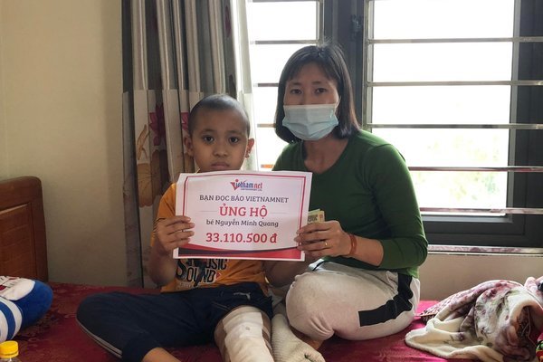 Trao hơn 33 triệu đồng đến em Nguyễn Minh Quang bị ung thư xương Trao hơn 33 triệu đồng đến em Nguyễn Minh Quang bị ung thư xương