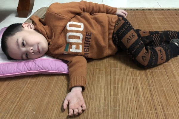 Xót xa cảnh nhà có con trai mắc ung thư, mẹ bị bệnh động kinh Xót xa cảnh nhà có con trai mắc ung thư, mẹ bị bệnh động kinh