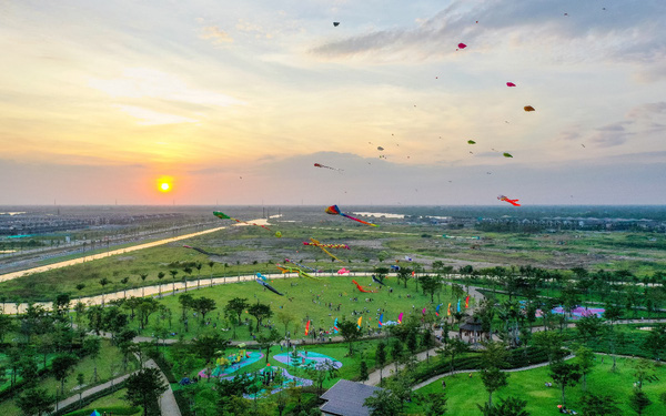 Nóng! Hoàn toàn miễn phí cho trải nghiệm thể thao nước hiện đại, xem phim ngoài trời, lễ hội diều, đêm nhạc trên sông và nhiều hơn thế nữa Nóng! Hoàn toàn miễn phí cho trải nghiệm thể thao nước hiện đại, xem phim ngoài trời, lễ hội diều, đêm nhạc trên sông và nhiều hơn thế nữa
