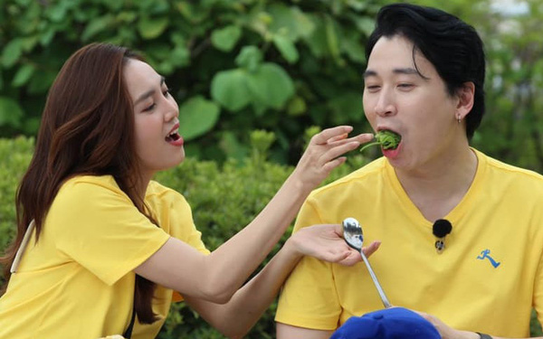 Karik - Lan Ngọc liên tục gọi nhau bằng "vợ chồng" vẫn bị chê "giả trân", phản ứng kém xa so với mùa 1 Karik - Lan Ngọc liên tục gọi nhau bằng "vợ chồng" vẫn bị chê "giả trân", phản ứng kém xa so với mùa 1