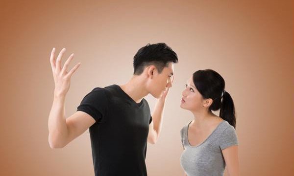 Chồng hào phóng đi Tết bên nội chục triệu, nhìn vào túi quà nhà ngoại tôi chỉ muốn ly hôn Chồng hào phóng đi Tết bên nội chục triệu, nhìn vào túi quà nhà ngoại tôi chỉ muốn ly hôn