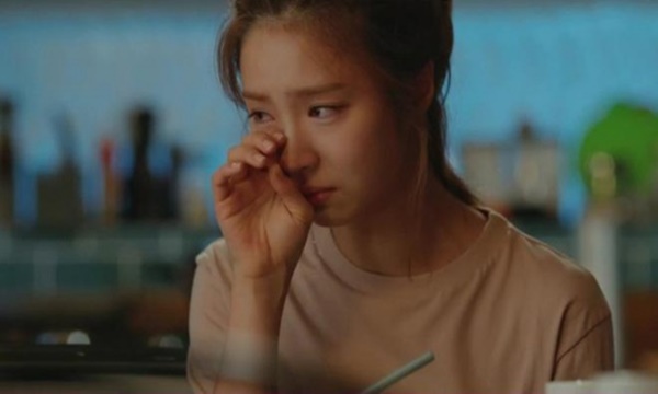 Được bố mẹ chồng cho đứng tên sổ đỏ nhà mới, tôi chưa hết xúc động đã biết sự thật bẽ bàng Được bố mẹ chồng cho đứng tên sổ đỏ nhà mới, tôi chưa hết xúc động đã biết sự thật bẽ bàng