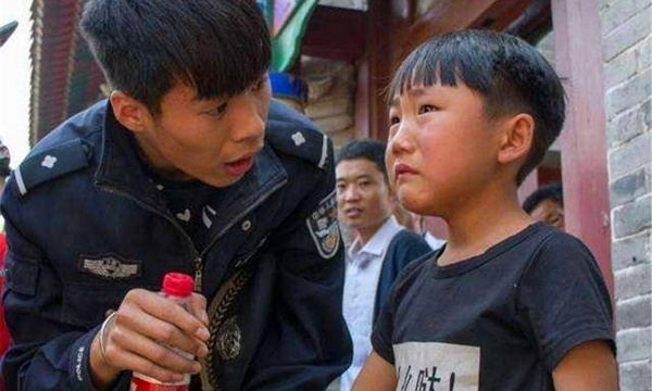 Con trai 10 tuổi mất tích, người cha dùng 1 bức ảnh tìm thấy con ngay hôm sau Con trai 10 tuổi mất tích, người cha dùng 1 bức ảnh tìm thấy con ngay hôm sau