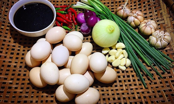 3 thực phẩm không đội trời chung với trứng: Không có tỏi như nhiều người lầm tưởng 3 thực phẩm không đội trời chung với trứng: Không có tỏi như nhiều người lầm tưởng