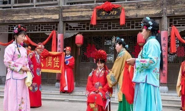 Tại sao đàn ông xưa, kể cả Hoàng Đế, lại thích lấy những cô gái 13-14 tuổi? Sự thật phũ phàng Tại sao đàn ông xưa, kể cả Hoàng Đế, lại thích lấy những cô gái 13-14 tuổi? Sự thật phũ phàng
